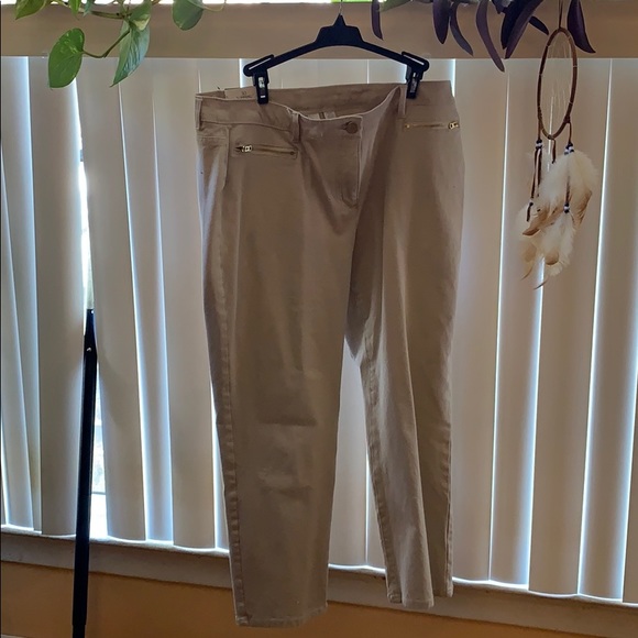 Chico’s - Picture 4 of 8